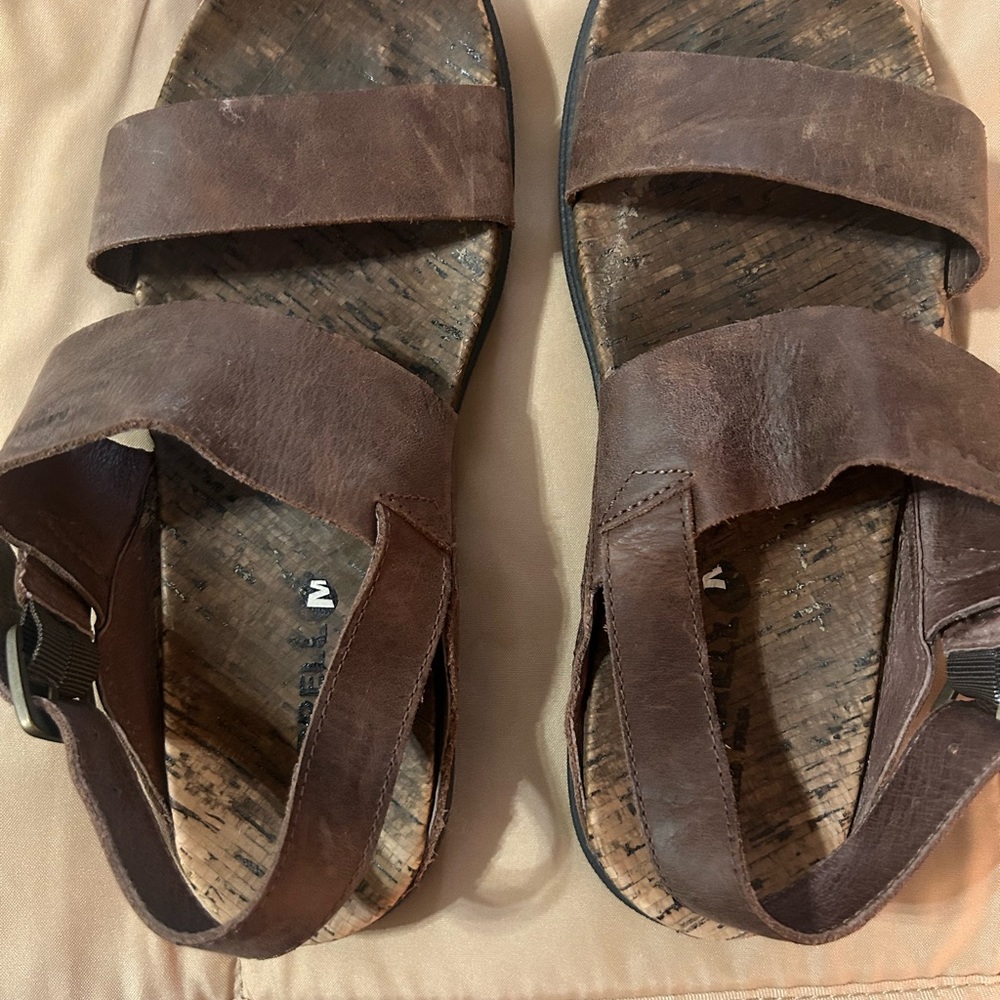 Pre-loved women’s merrell leather sandals